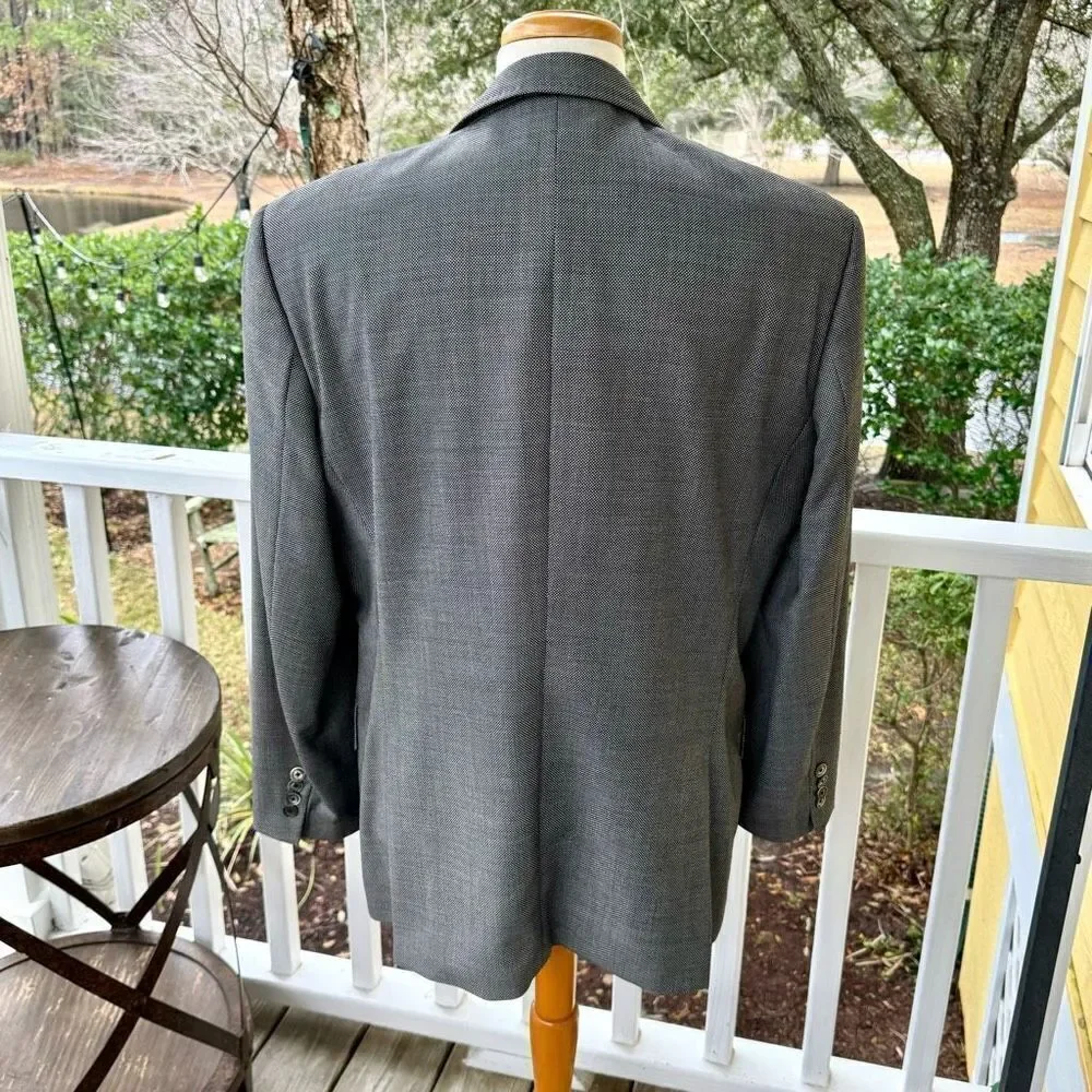 Hugo Boss Hutsons Gray Textured 2 Button Blazer. Size 46R